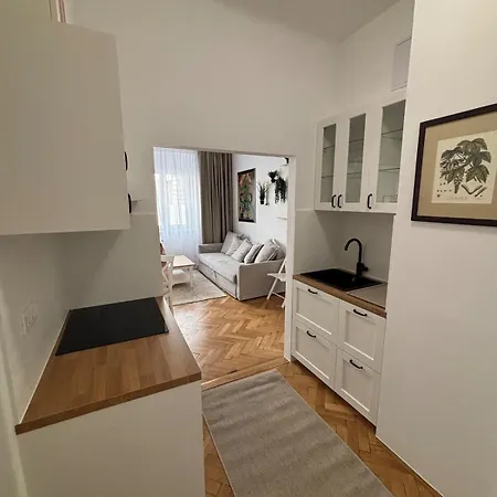 Trina In The Centre Apartment *